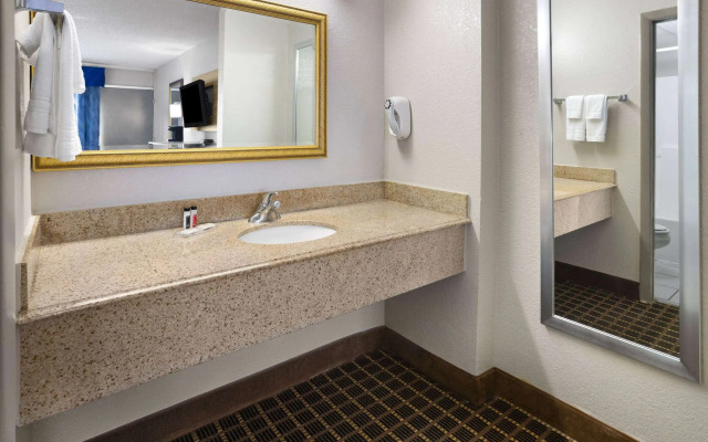 Days Inn by Wyndham Waycross