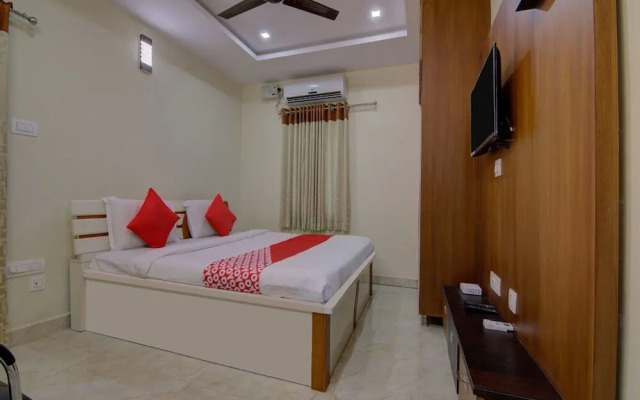 Pramukh Palace by OYO Rooms