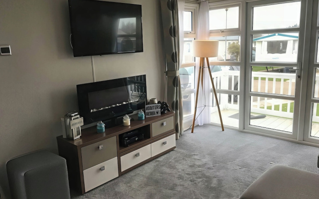 Hopton Holiday Village - Holiday Accommodation 632