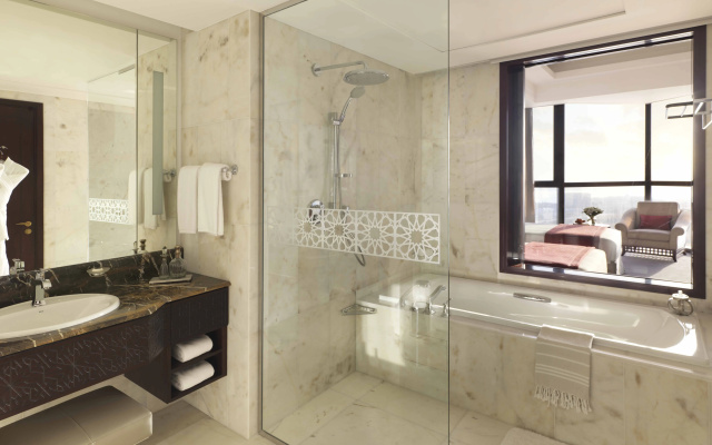 Bab Al Qasr Hotel