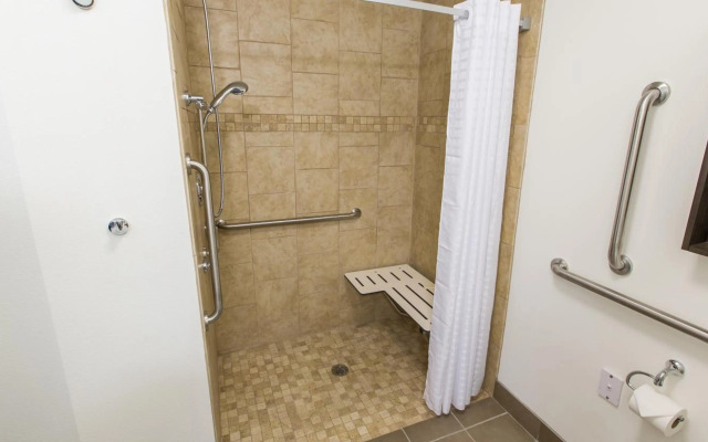 Candlewood Suites : Overland Park - W 135th St by IHG