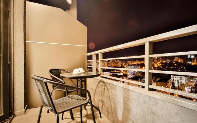 Амери Плаза