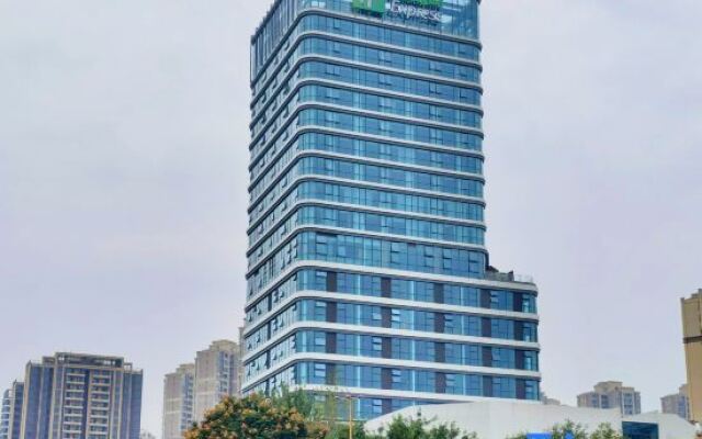 Holiday Inn Express Chengdu Pidu, an IHG Hotel