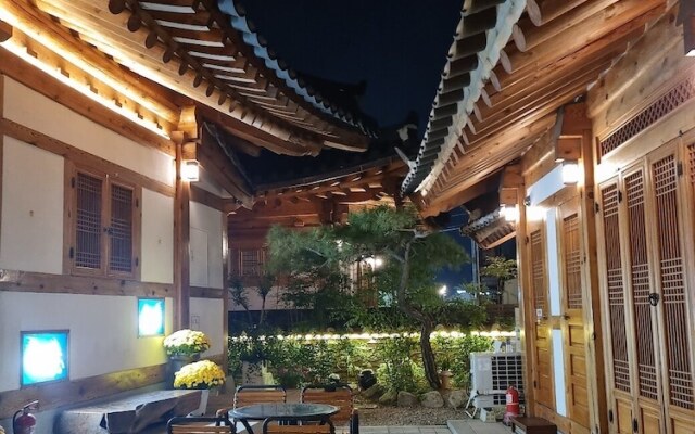 Wiyeonjae Hanok Stay
