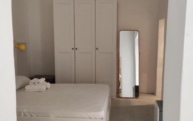 AF4 - Basic studio apartment