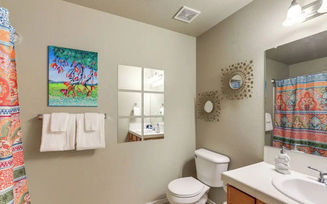 Walk to Mcmenamins Edgefield: Inviting Townhome!