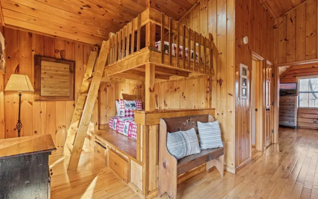 Bear Hideaway Cozy 3BR Cabin - фото 2