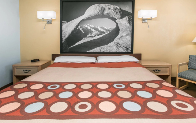 Super 8 by Wyndham Bishop