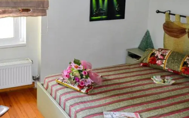 Eclectic Residence with Beach at the Doorstep