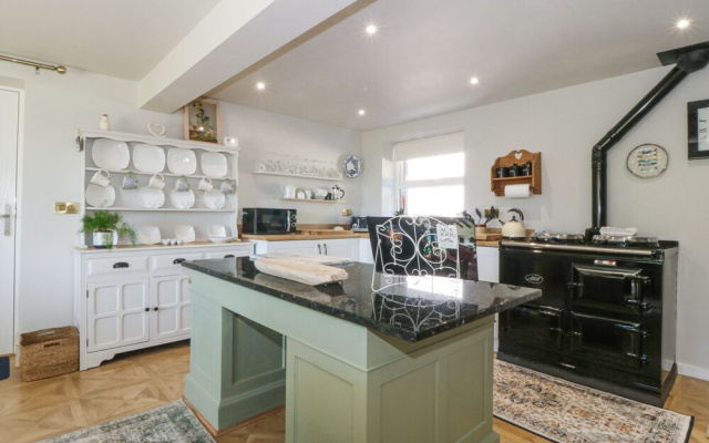 Holly Cottage