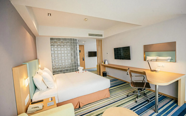 Holiday Inn Express Yingkou Onelong Plaza by IHG
