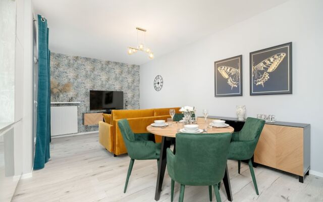 Apartment With Desk in Poznan by Renters