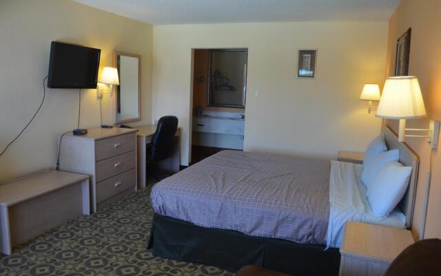 Summit Inn Hotel & Suites