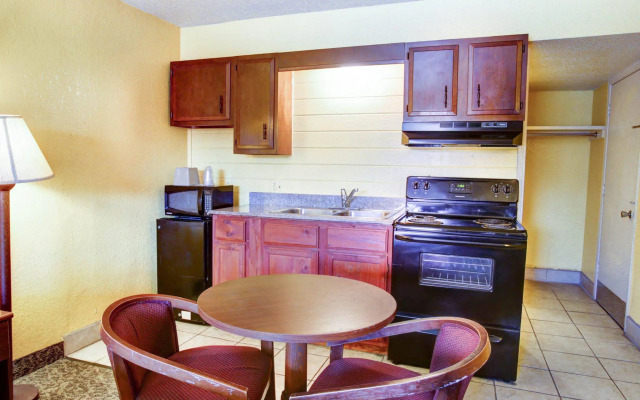 Econo Lodge San Marcos University Area