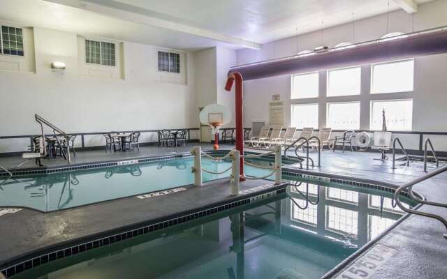 Quality Inn & Suites Dixon near I-88