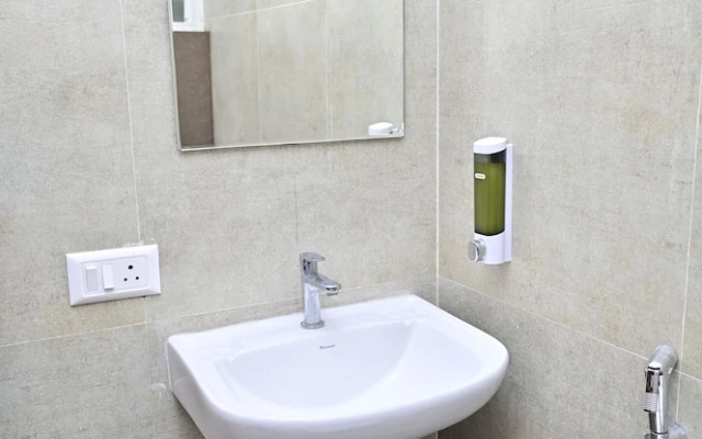 Hotel Noble Nook 100 ft. Road Indiranagar