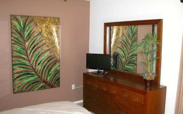 Colony Villa Paradise Among the Palm Trees