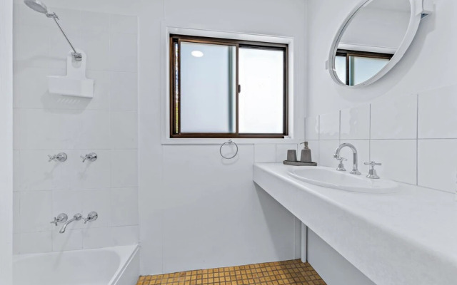 Coastal Cottage - Cannonvale