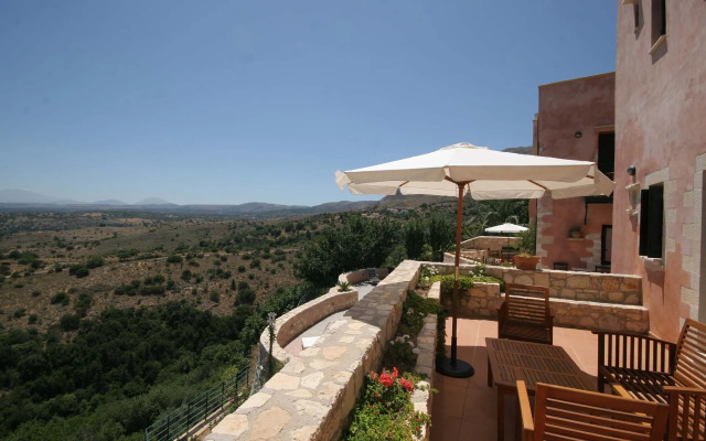 Kastellos Village