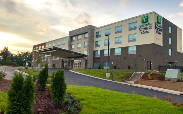 Holiday Inn Express & Suites Charlotte NE - University Area, an IHG Hotel