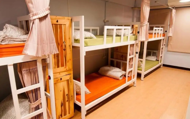 Eat - Ting Cafe and Hostel