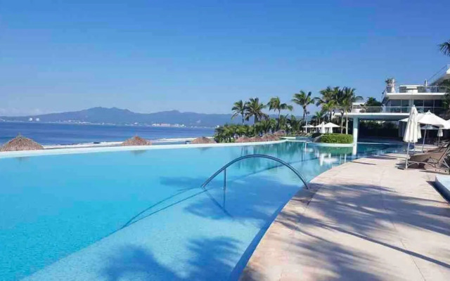 NV 4L Peninsula Beach Front and ocean view