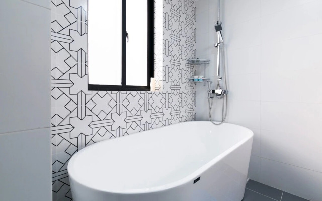 Henry's Apartment- Xujiahui Road
