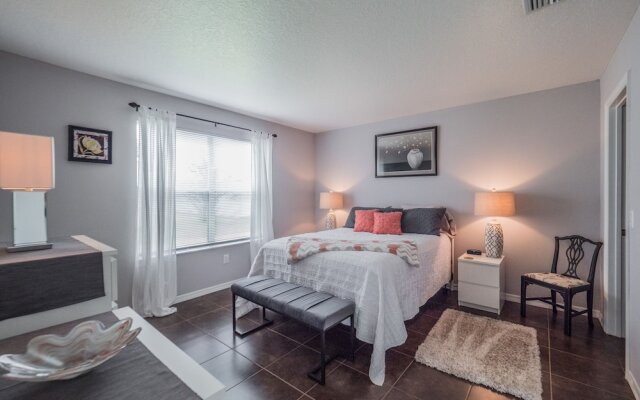 Campos Drive 1736 by White Pelican VR