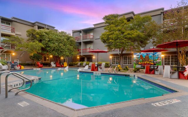 Aiden Austin City Hotel