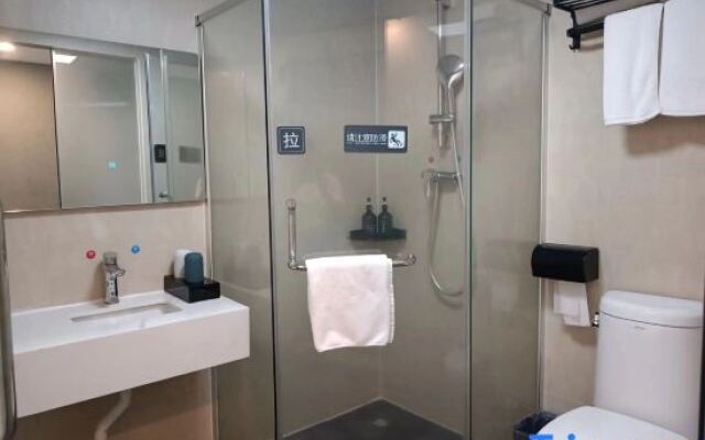 Diandian Apartment (Shenzhen Luohu Port Railway Station)