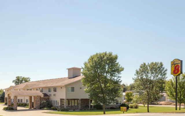 Super 8 by Wyndham Cresco IA