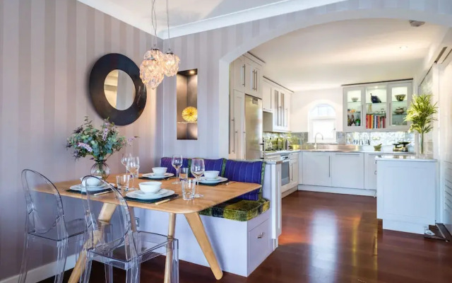 Immaculate Hammersmith Home By The River Thames