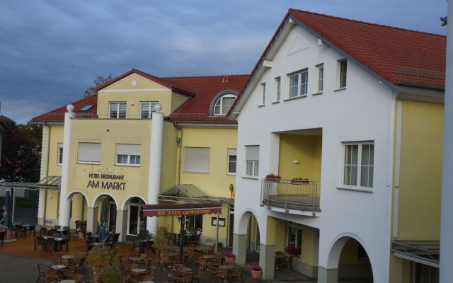 Warias Hotel & Restaurant