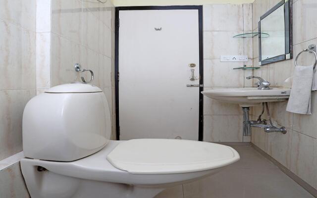 OYO 15258 Hotel Arya International