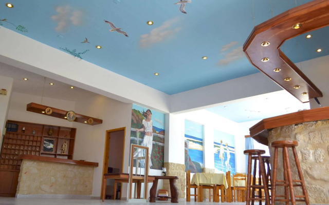 Summer Breeze Hotel