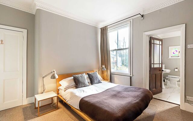 Park View Apartment in Battersea