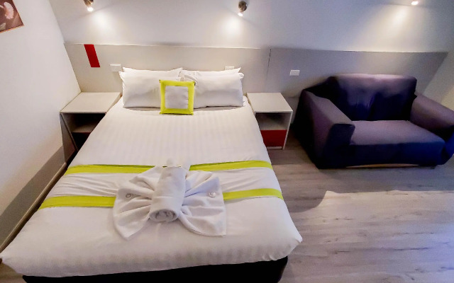Sandors Motor Inn