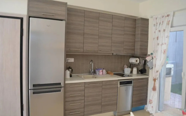 Inviting 2-bed Apartment in Nikiti, Greece