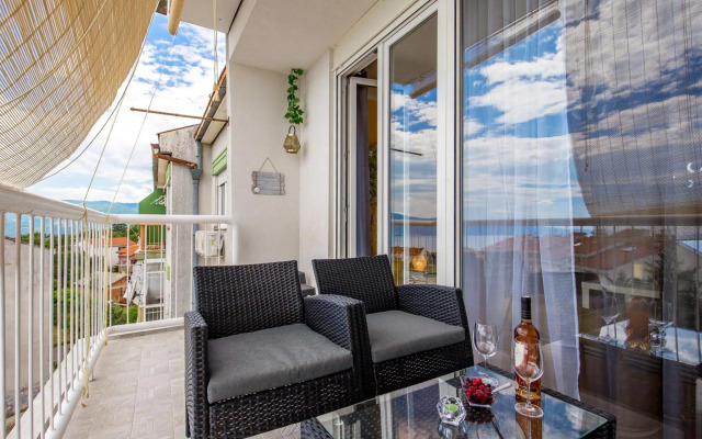 Victory Sea View Apartment