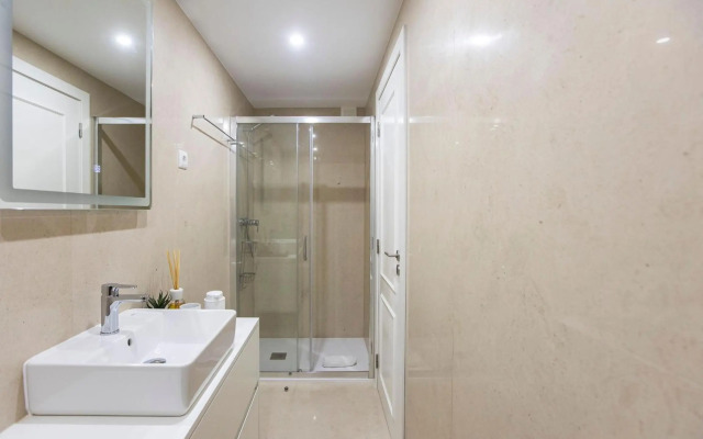 City Center 2BR Flat w/ AC by LovelyStay