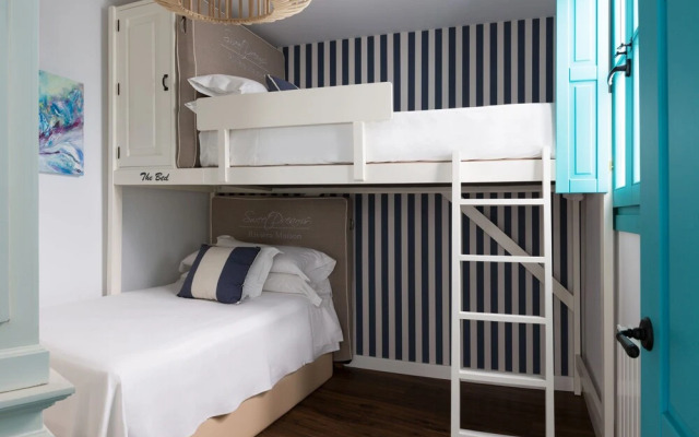 Puerta Catedral Art Gallery