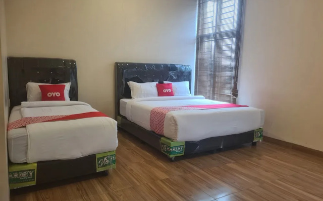 Super OYO 3316 Adam Malik Guesthouse Near Stasiun Medan