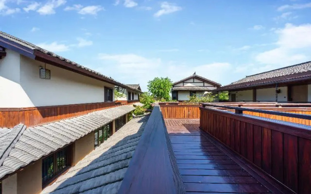 Blossom Hill Yuejingzhuang Hotel