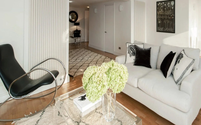 Europa House Apartments