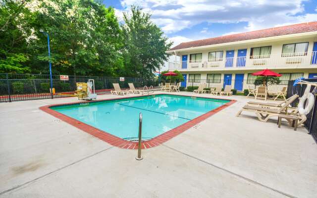 Motel 6 Huntsville, TX