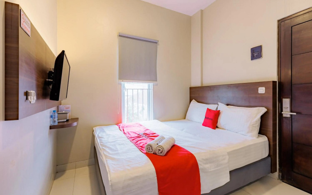 RedDoorz near Taman Palem – Guest Rooms – Jakarta