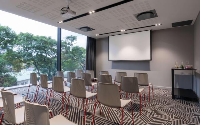 Radisson RED Hotel, Johannesburg Rosebank