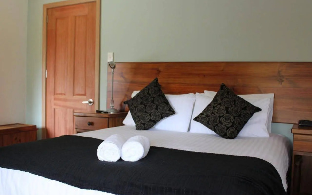 Tullah Lakeside Lodge