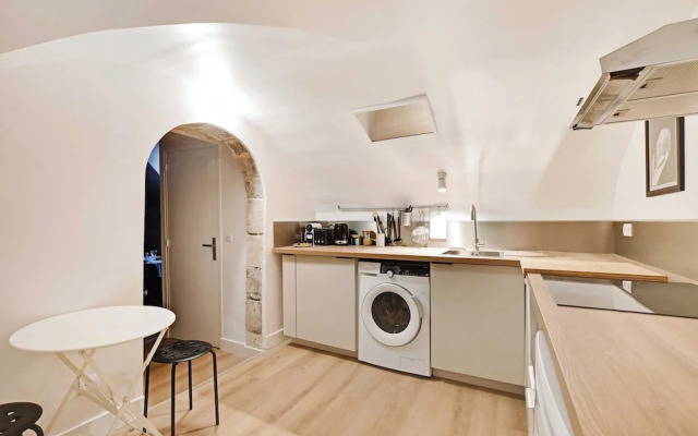 Authentic Apartment - 2br/4p - Monnaie