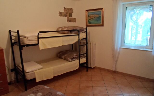 Il Volto Del Lago Rooms and Apartments